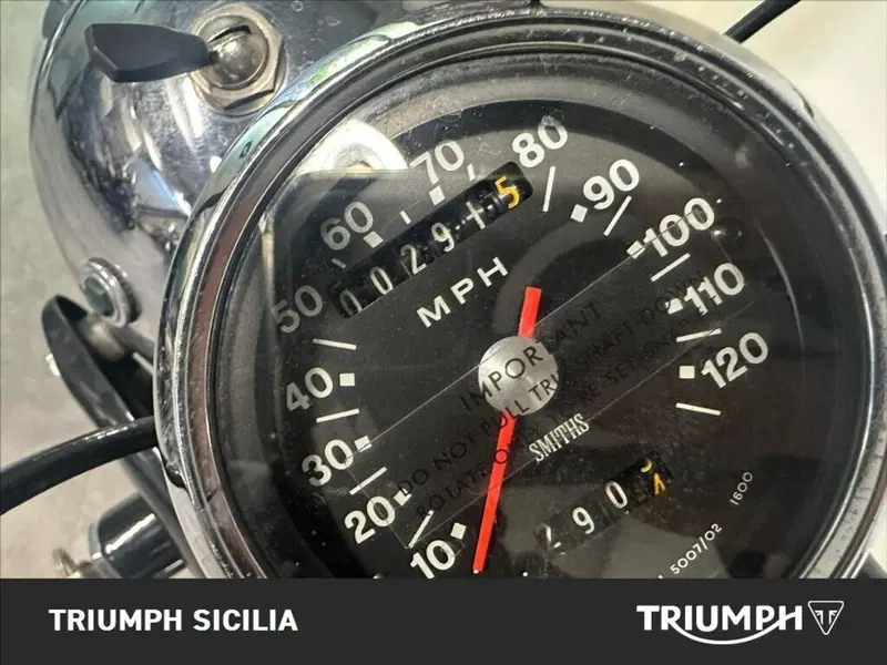 Triumph Trophy 900 (9)