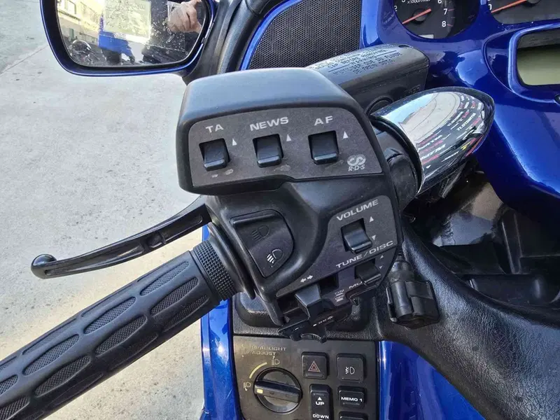 Honda GL 1800 Gold Wing (2000 - 05) (11)