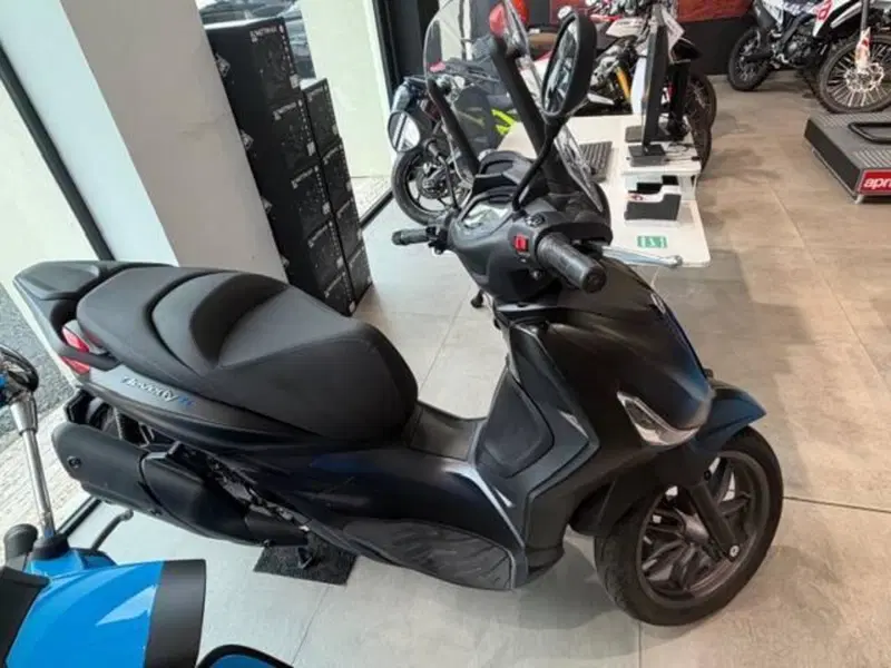 Piaggio Beverly 400 S (2025 - 26) (4)