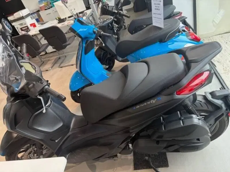 Piaggio Beverly 400 S (2025 - 26) (5)