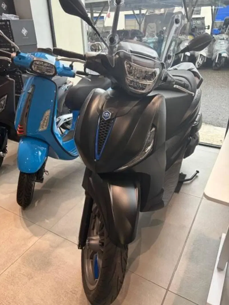 Piaggio Beverly 400 S (2025 - 26) (2)