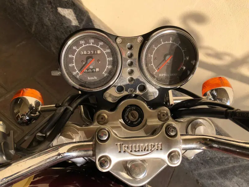 Triumph Thunderbird 900 (1995 - 01) (3)