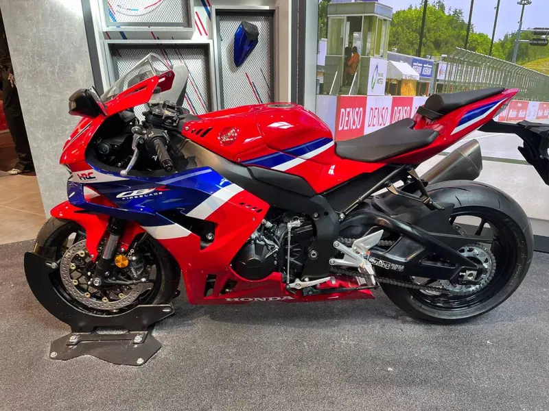 Honda CBR 1000 RR-R Fireblade (2024 - 26) (2)