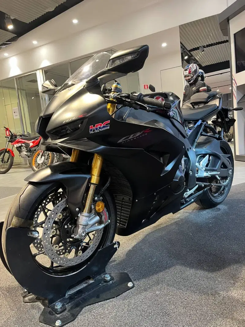 Honda CBR 1000 RR-R Fireblade SP Carbon Edition (2024 - 26) (2)