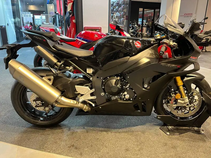 Honda CBR 1000 RR-R Fireblade SP Carbon Edition (2024 - 26) (2)