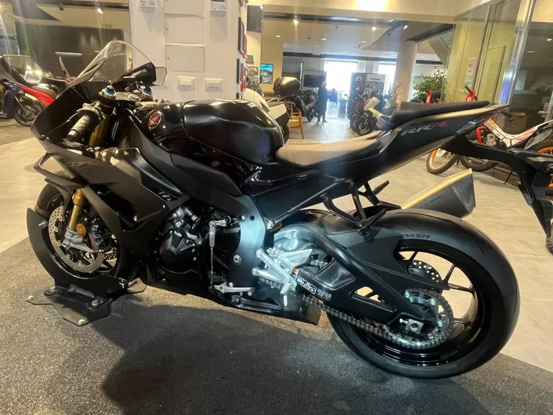 Honda CBR 1000 RR-R Fireblade SP Carbon Edition (2024 - 26) (4)