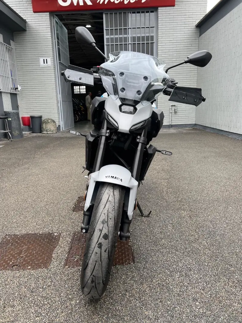 Yamaha MT-07 Y-AMT (2025 - 26) (3)