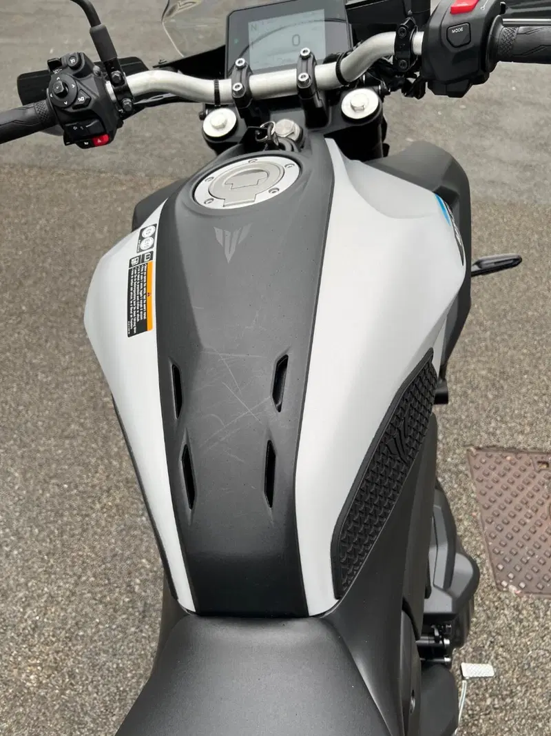 Yamaha MT-07 Y-AMT (2025 - 26) (11)