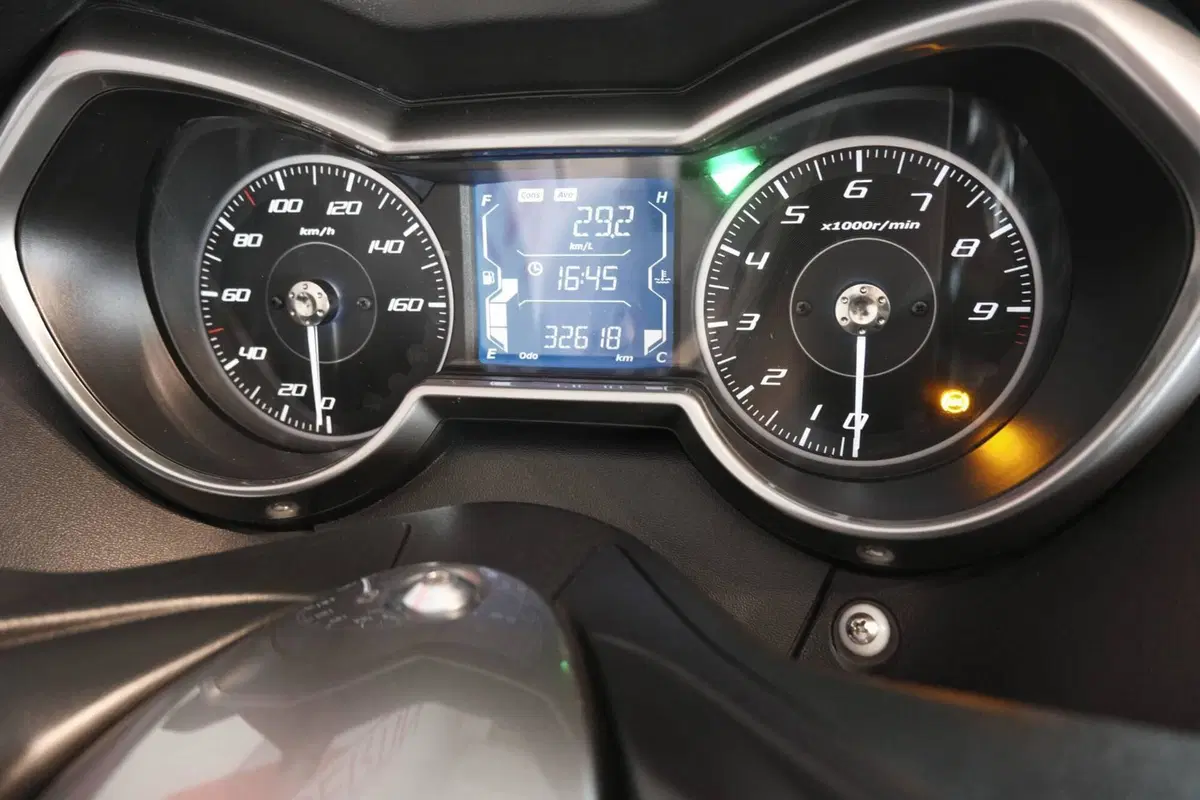Yamaha X-Max 300 Tech Max (2021 - 24) (3)