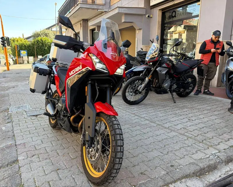 Moto Morini X-Cape 650 Gold Wheels Edition (2022 - 26) (2)