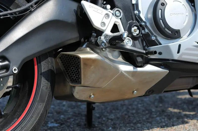 CFMOTO 675SR-R (2025 - 26) (9)