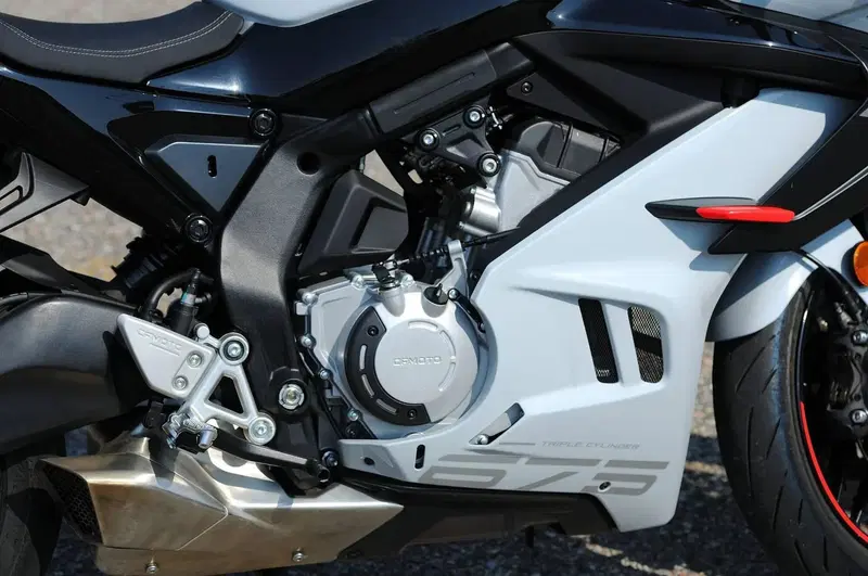CFMOTO 675SR-R (2025 - 26) (10)