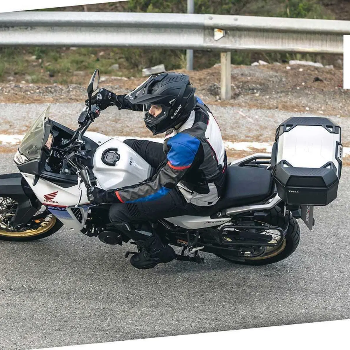 SHAD TR46: +5 litri di adventure nel bauletto Terra (11)