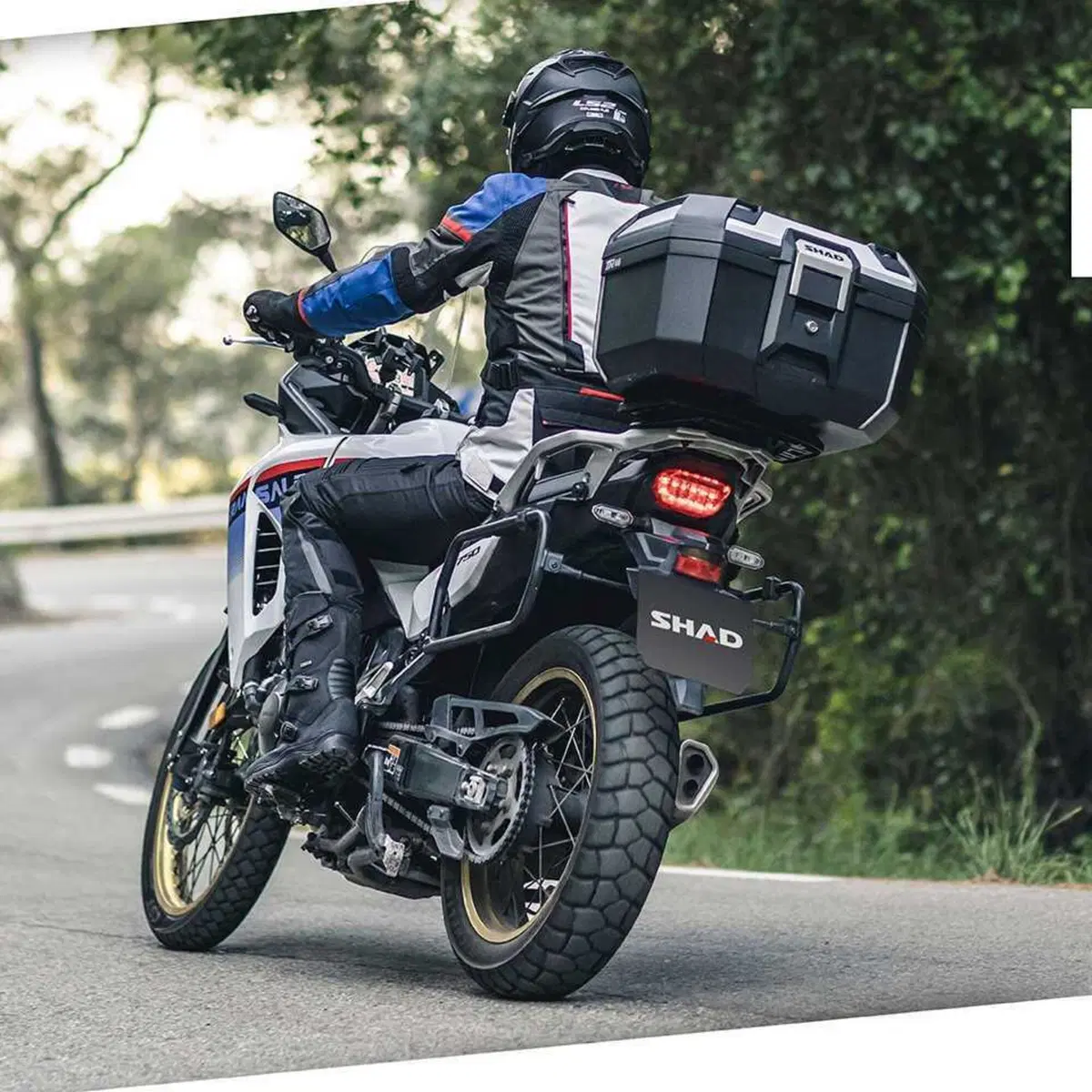 SHAD TR46: +5 litri di adventure nel bauletto Terra (12)