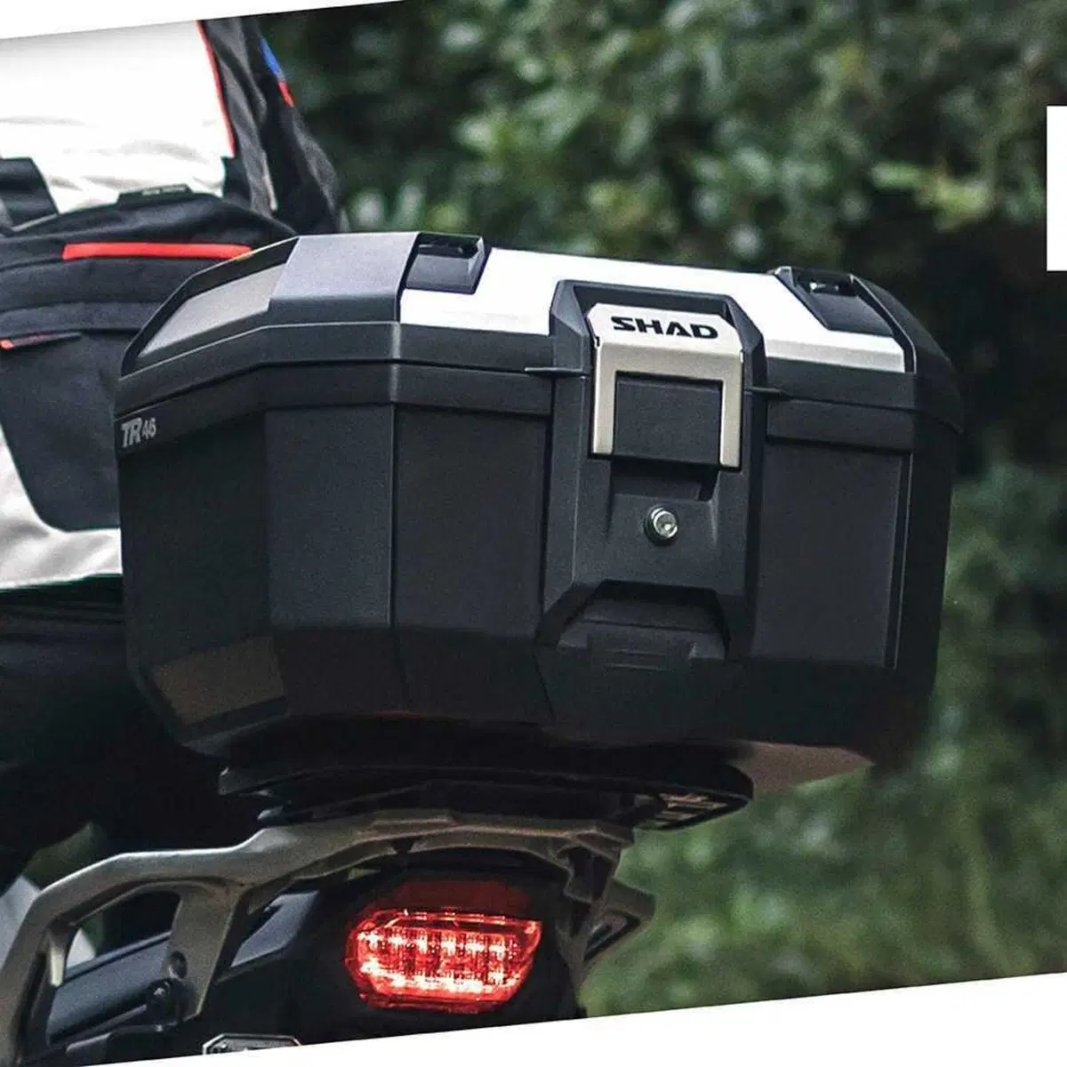 SHAD TR46: +5 litri di adventure nel bauletto Terra (13)