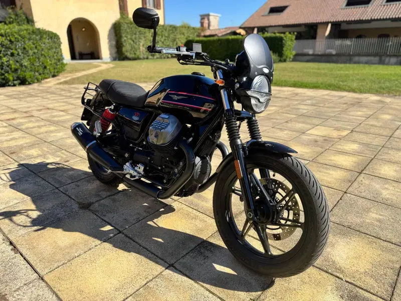 Moto Guzzi V7 Stone Special Edition (2022 - 25) (4)