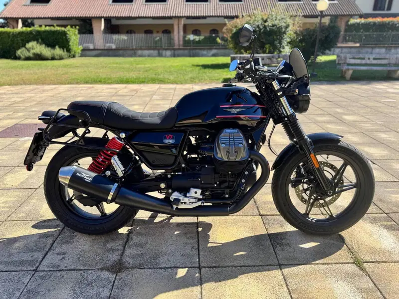 Moto Guzzi V7 Stone Special Edition (2022 - 25) (5)