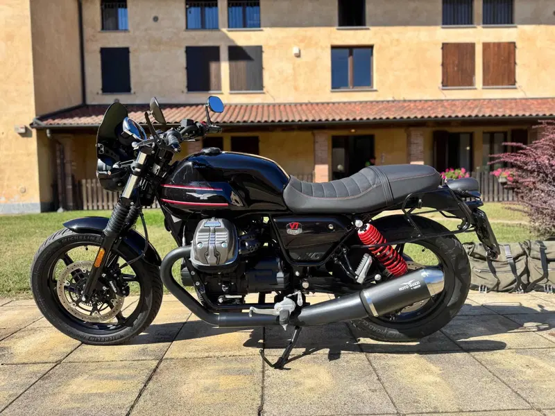 Moto Guzzi V7 Stone Special Edition (2022 - 25) (6)