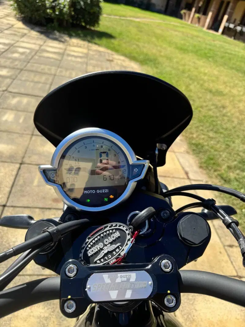 Moto Guzzi V7 Stone Special Edition (2022 - 25) (9)