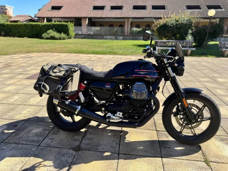 Moto Guzzi V7 Stone Special Edition (2022 - 25) (16)