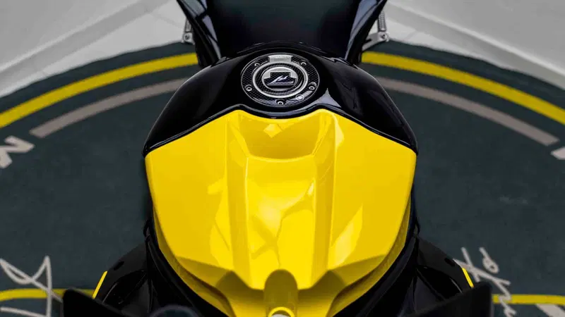 Yamaha YZF R1 (2009 - 11) (11)