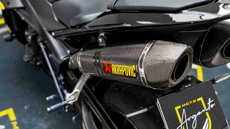 Yamaha YZF R1 (2009 - 11) (12)