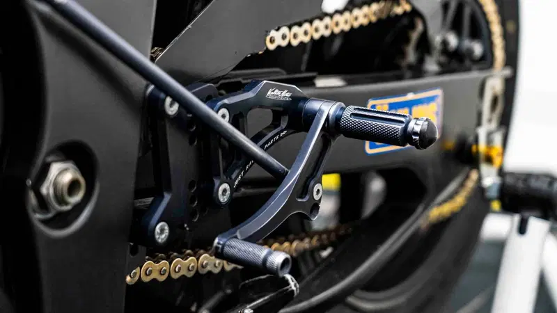 Yamaha YZF R1 (2009 - 11) (13)