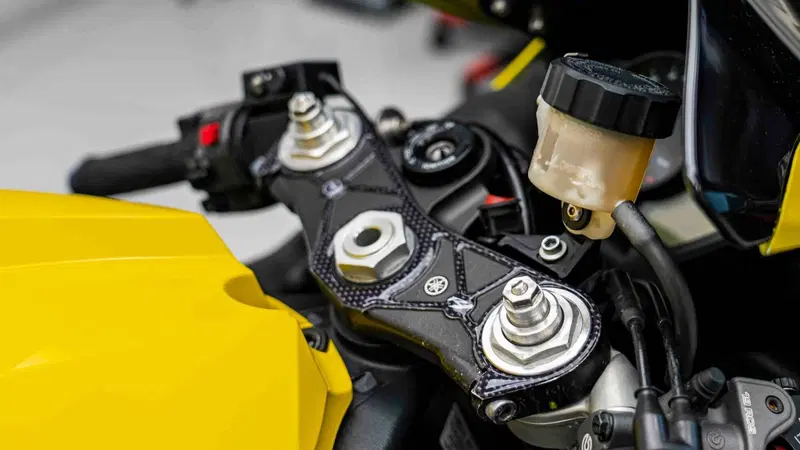 Yamaha YZF R1 (2009 - 11) (16)