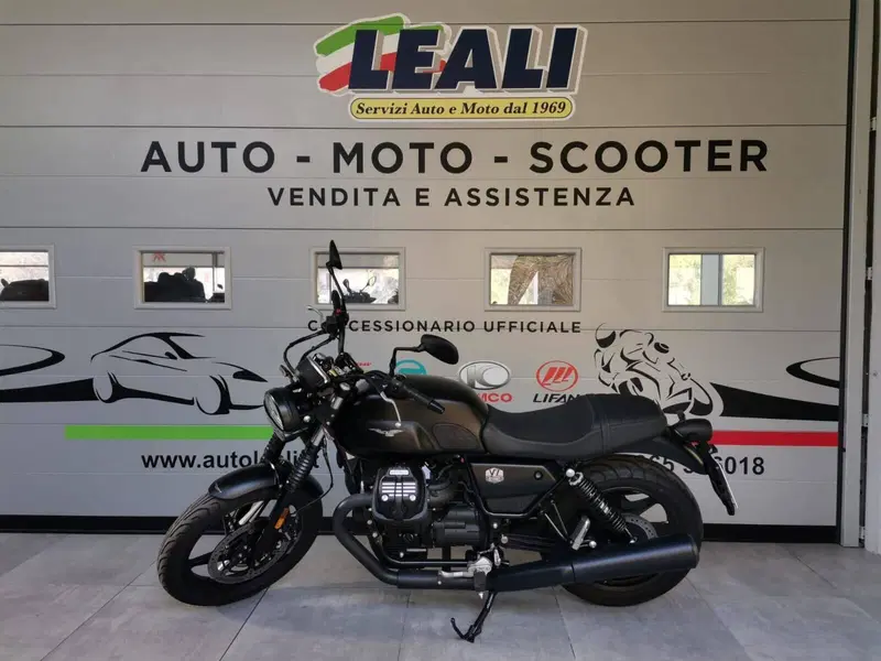 Moto Guzzi V7 Stone (2025 - 26) (2)