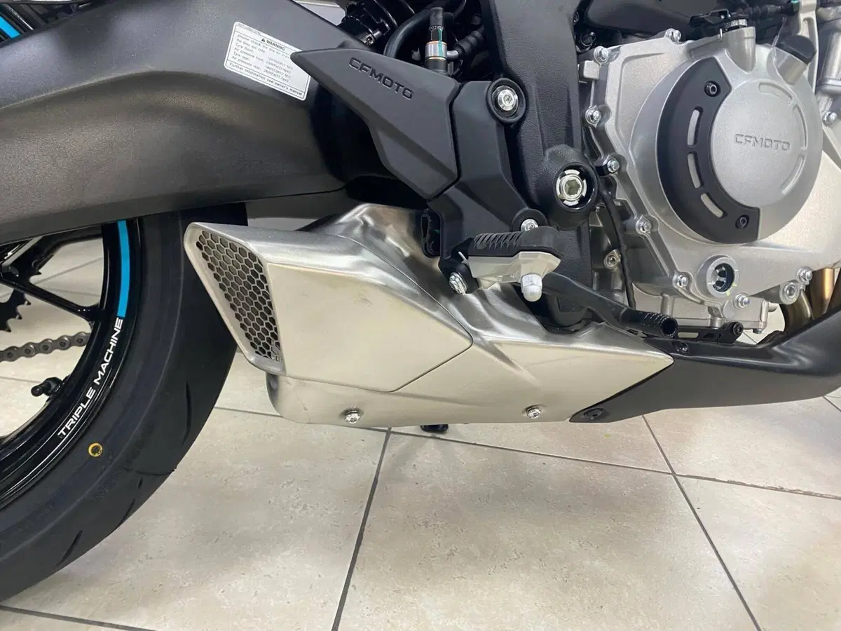 CFMOTO 675NK (2025 - 26) (10)