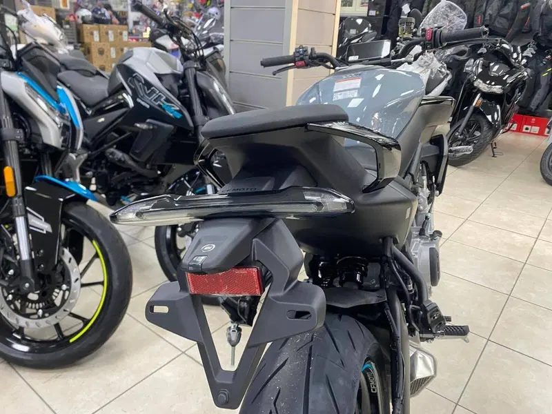 CFMOTO 675NK (2025 - 26) (11)