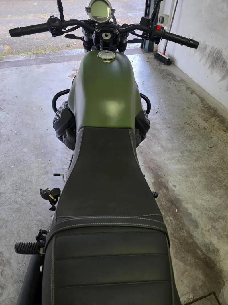 Moto Guzzi V7 Stone (2021 - 24) (5)