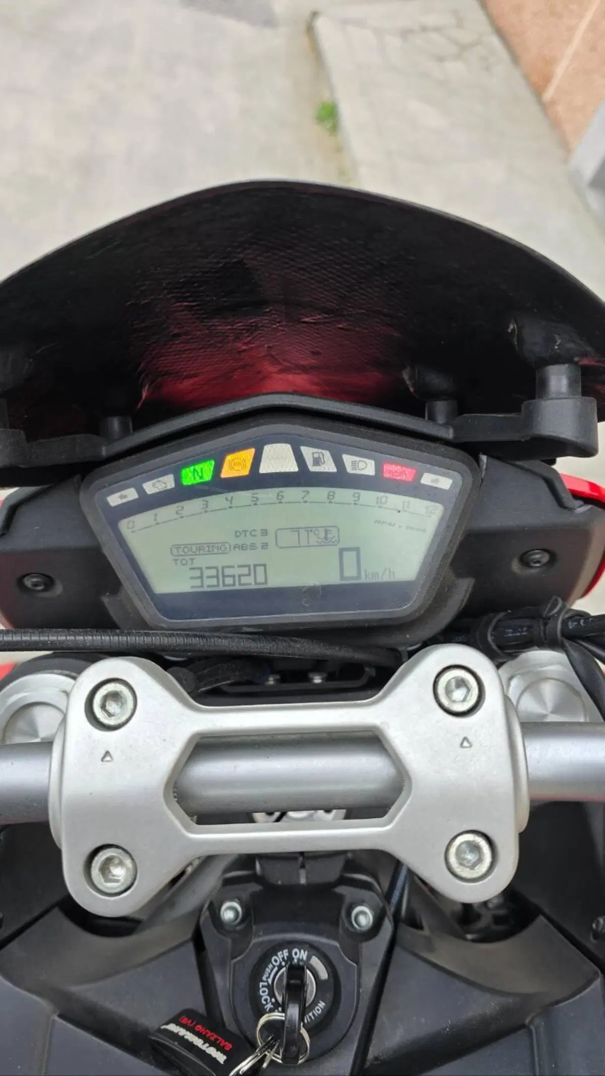 Ducati Hyperstrada 821 (2013 - 15) (4)