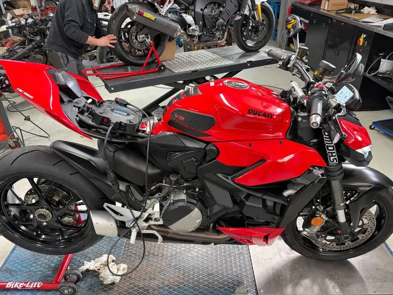 Ducati Streetfighter V2 (2022 - 24) (13)
