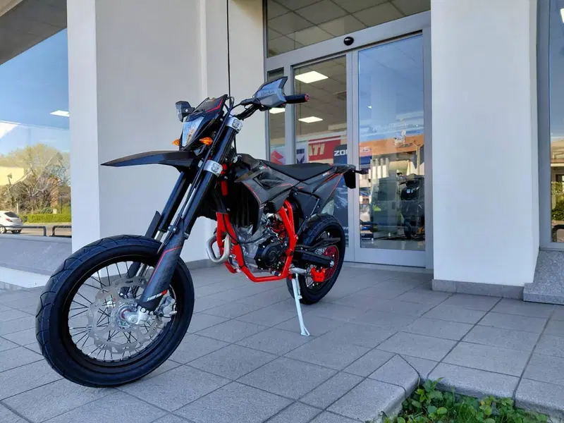 Betamotor RR 125 4T Motard R (2025 - 26) (3)
