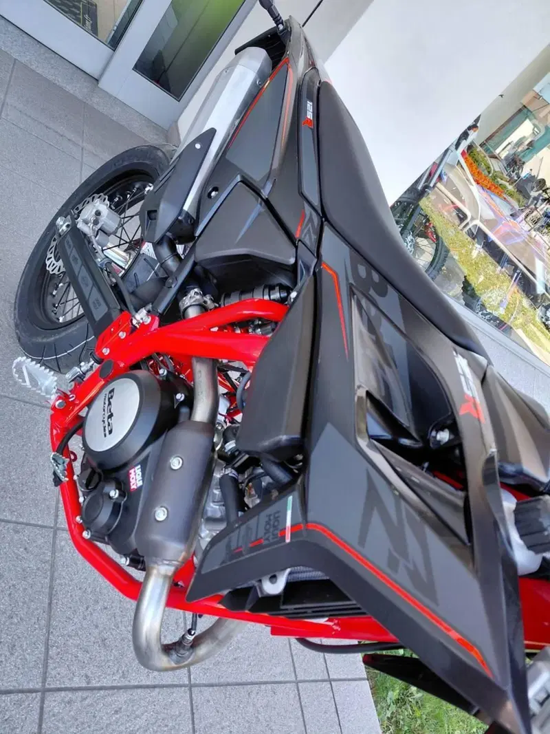 Betamotor RR 125 4T Motard R (2025 - 26) (4)