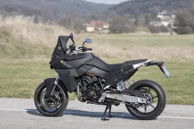 KTM prepara la 990 SMT: avvistata su strada, il debutto &egrave; vicino