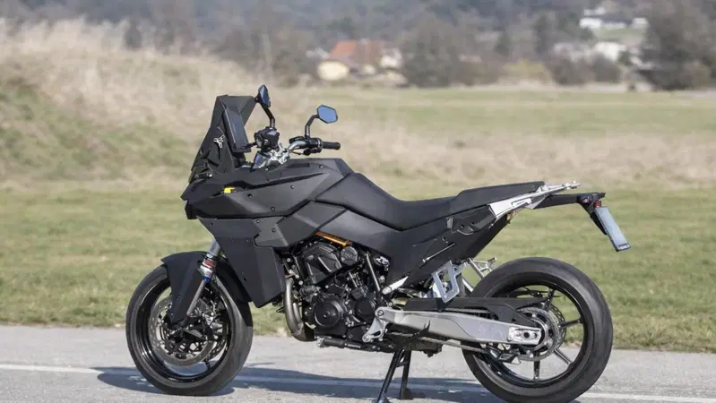 KTM prepara la 990 SMT: avvistata su strada, il debutto &egrave; vicino