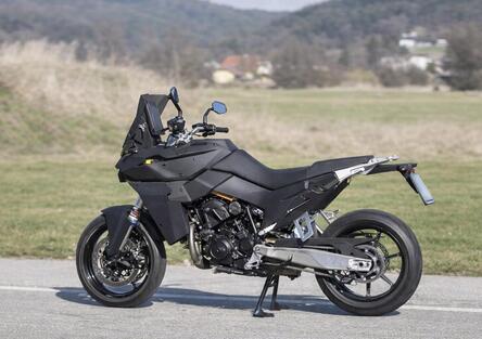 KTM prepara la 990 SMT: avvistata su strada, il debutto è vicino
