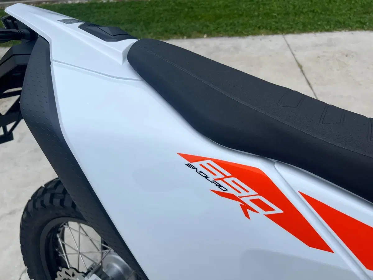 KTM 690 Enduro R (2026) (4)