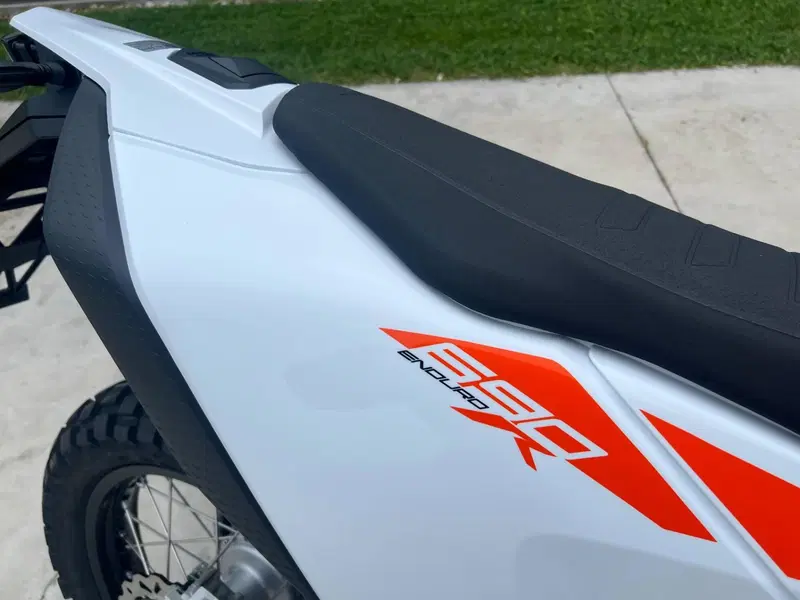 KTM 690 Enduro R (2026) (4)