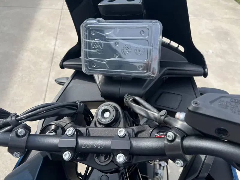 KTM 890 SMT (2026) (4)