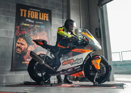 Un giorno da pilota del Tourist Trophy [VIDEO]