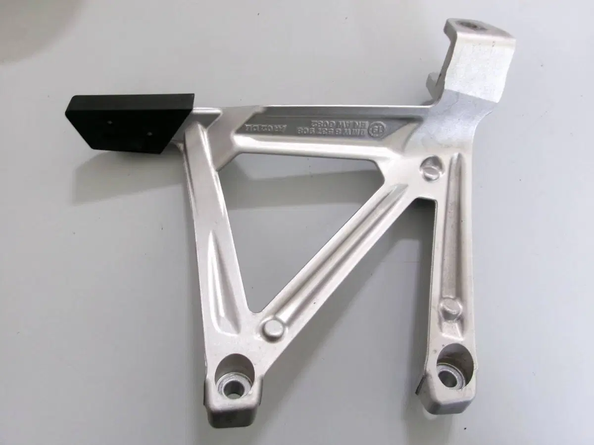 SOSTEGNO POGGIAPIEDI POSTERIORE DESTRO BMW R 1200
