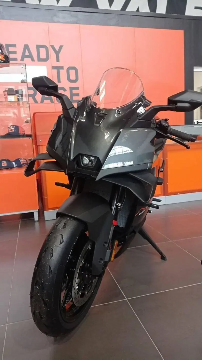 KTM 990 RC R (2026) (2)