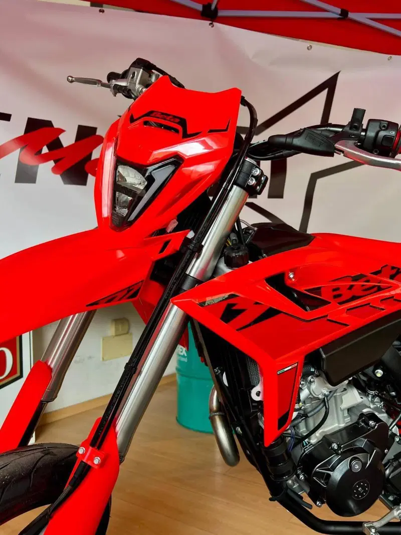 Betamotor RR 125 4T Motard T (2025 - 26) (6)