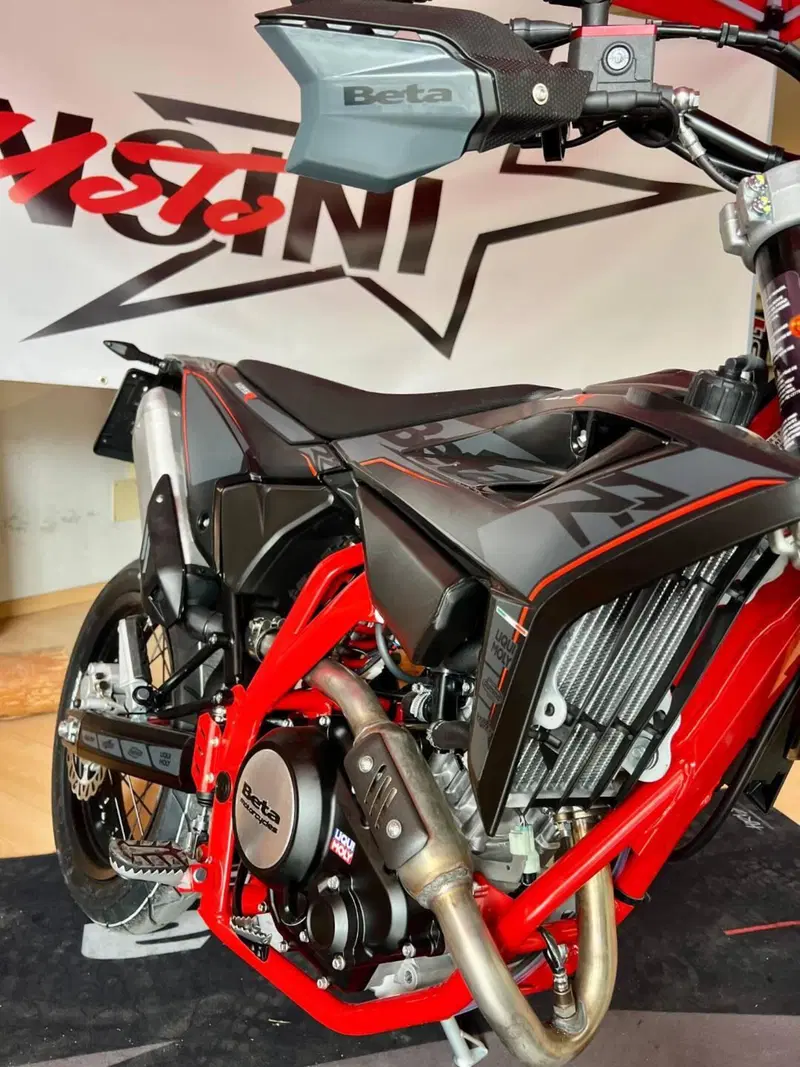 Betamotor RR 125 4T Motard R (2025 - 26) (5)