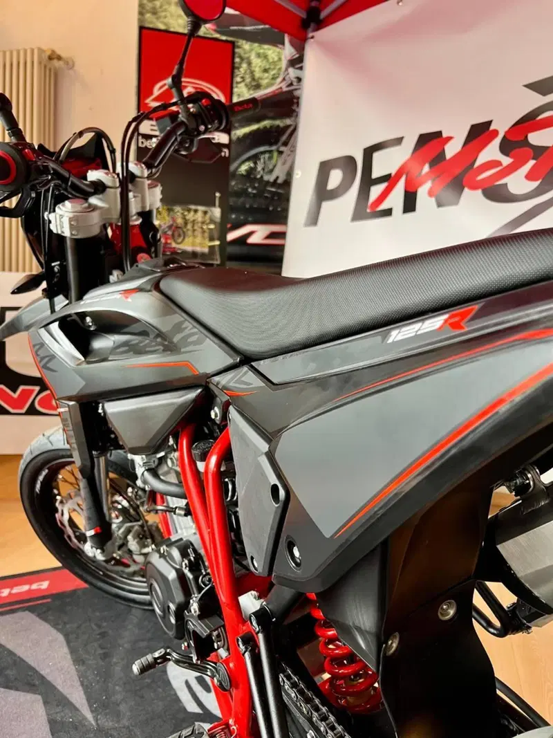Betamotor RR 125 4T Motard R (2025 - 26) (6)