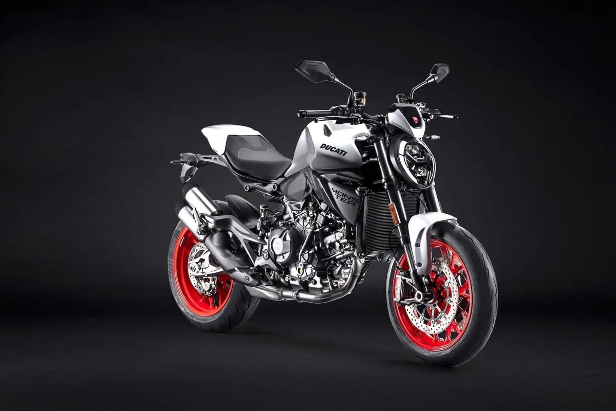 Ducati Monster 890 + (2026) (2)
