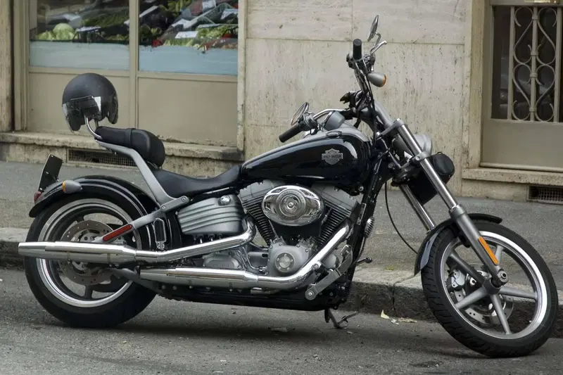 Harley-Davidson 1584 Rocker (2008 - 09) - FXCW (4)
